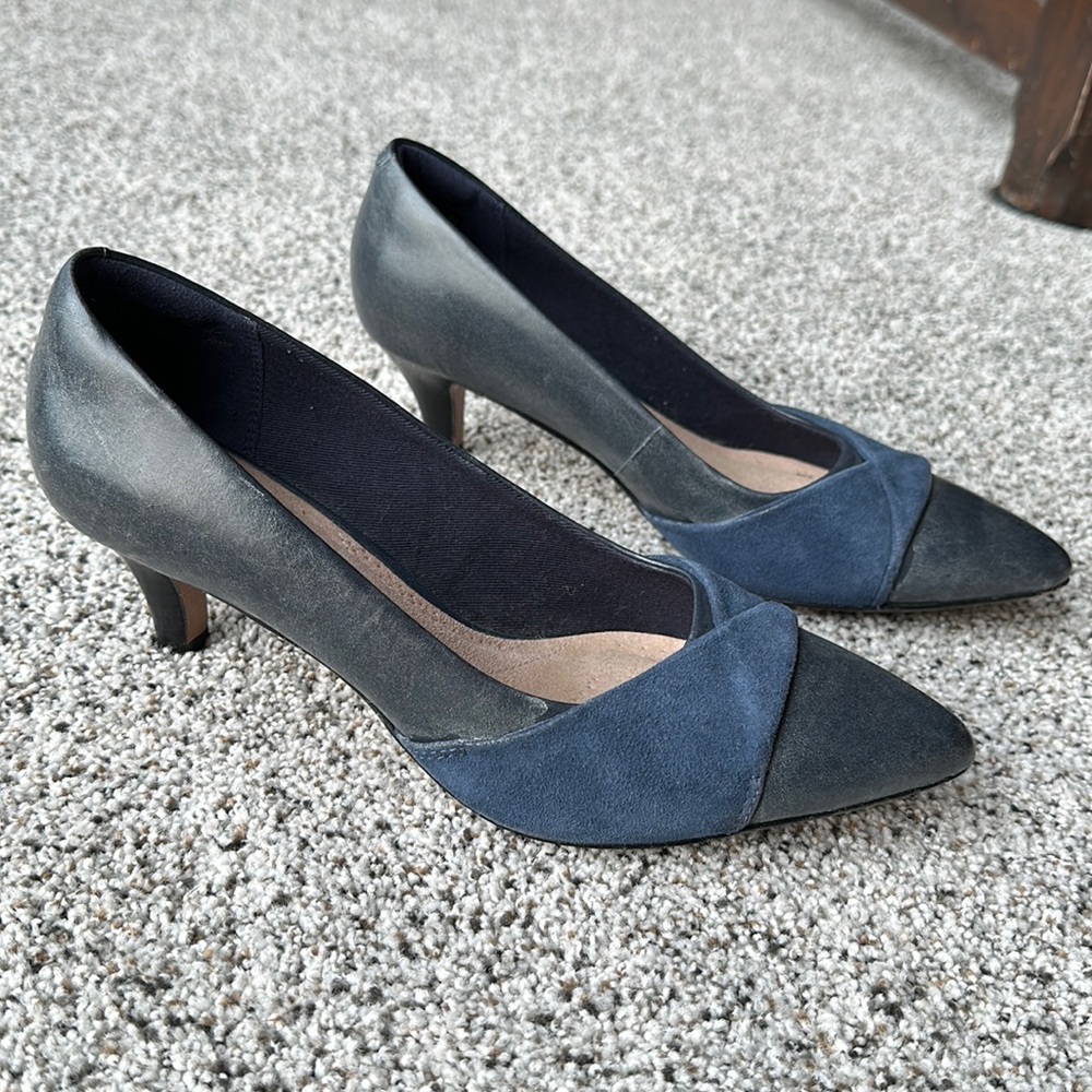 Clark’s Linvale Vena Navy Blue Suede Kitten Heels